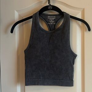 WASHED RIBBED SEAMLESS CROPPED TANK TOP W BRA PADS Color is Ash Black